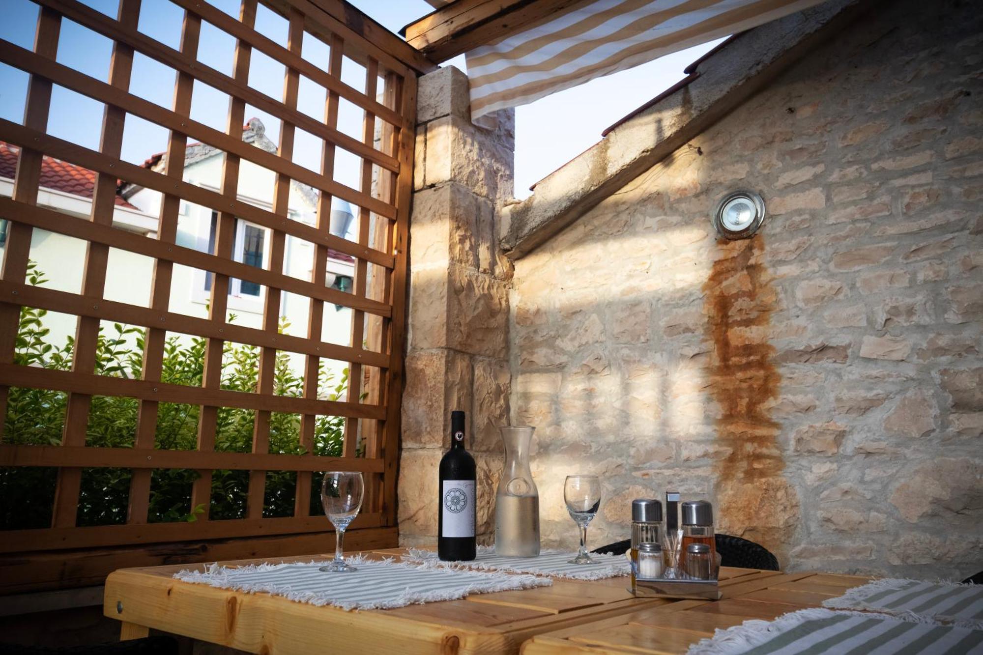 Taverna & Rooms 수티반 외부 사진